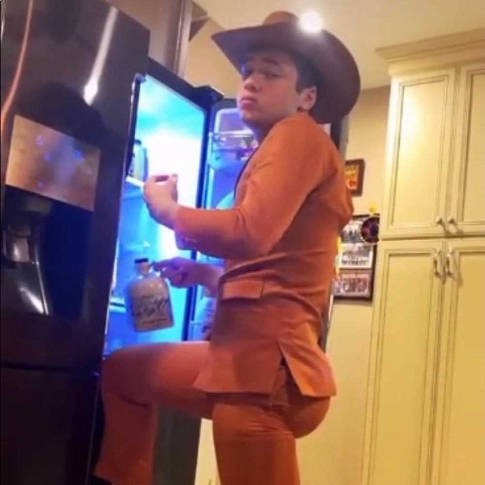 Meet your Posher, Ray